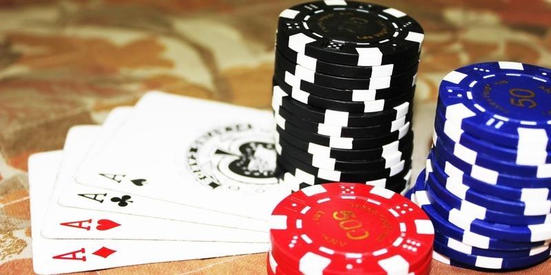 Diverse fiches e Carte da poker